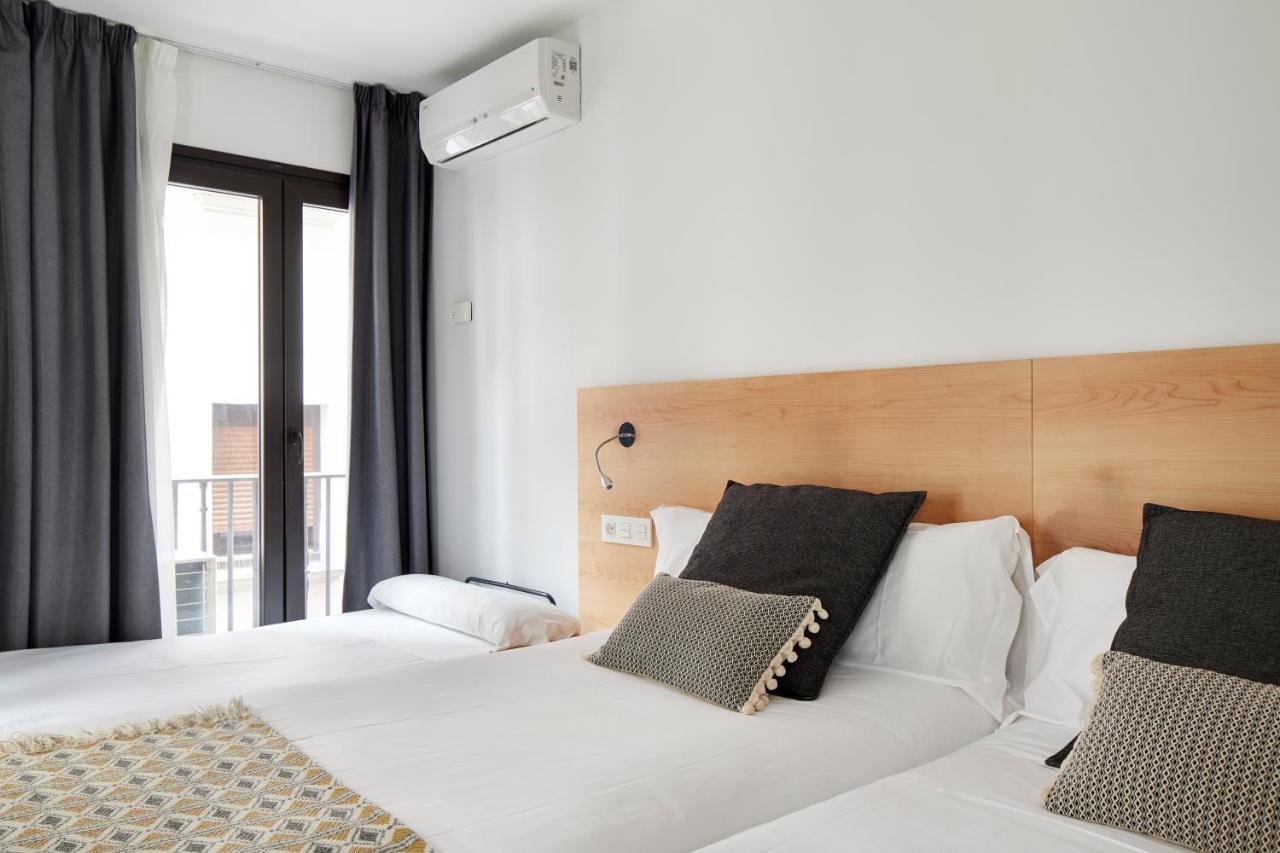 Hostal Arriazu ปัมโปลนา ภายนอก รูปภาพ