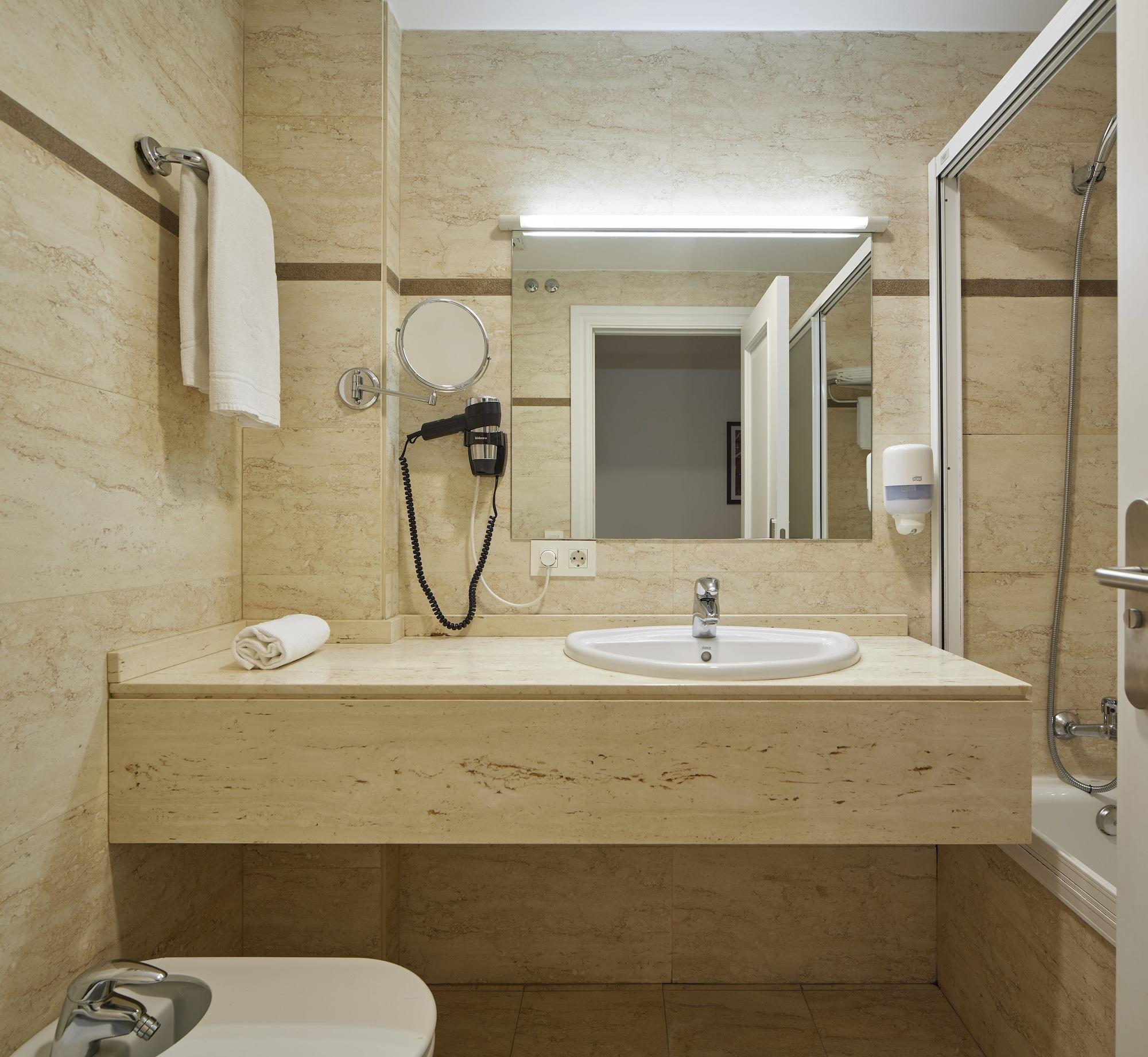 Hostal Arriazu ปัมโปลนา ภายนอก รูปภาพ