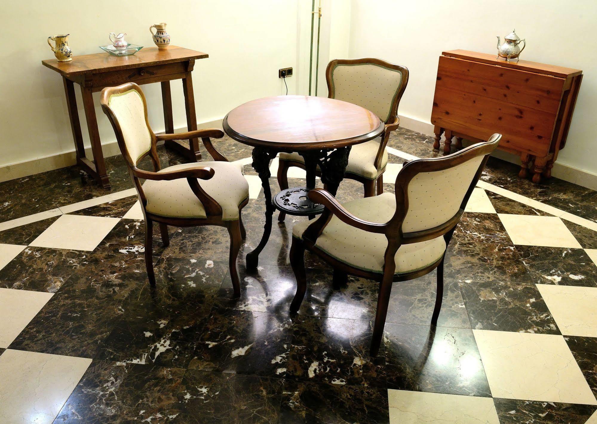 Hostal Arriazu ปัมโปลนา ภายนอก รูปภาพ