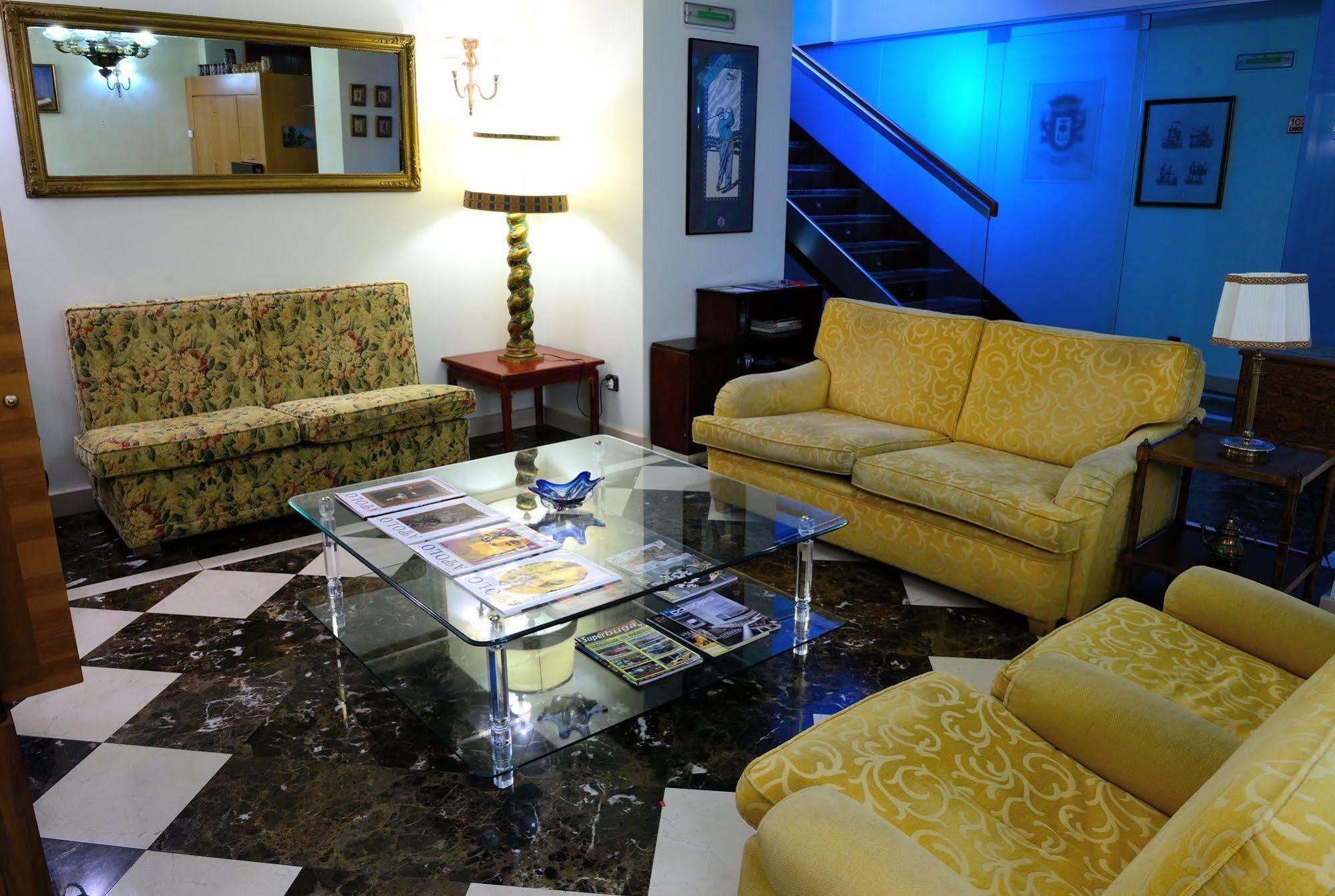 Hostal Arriazu ปัมโปลนา ภายนอก รูปภาพ