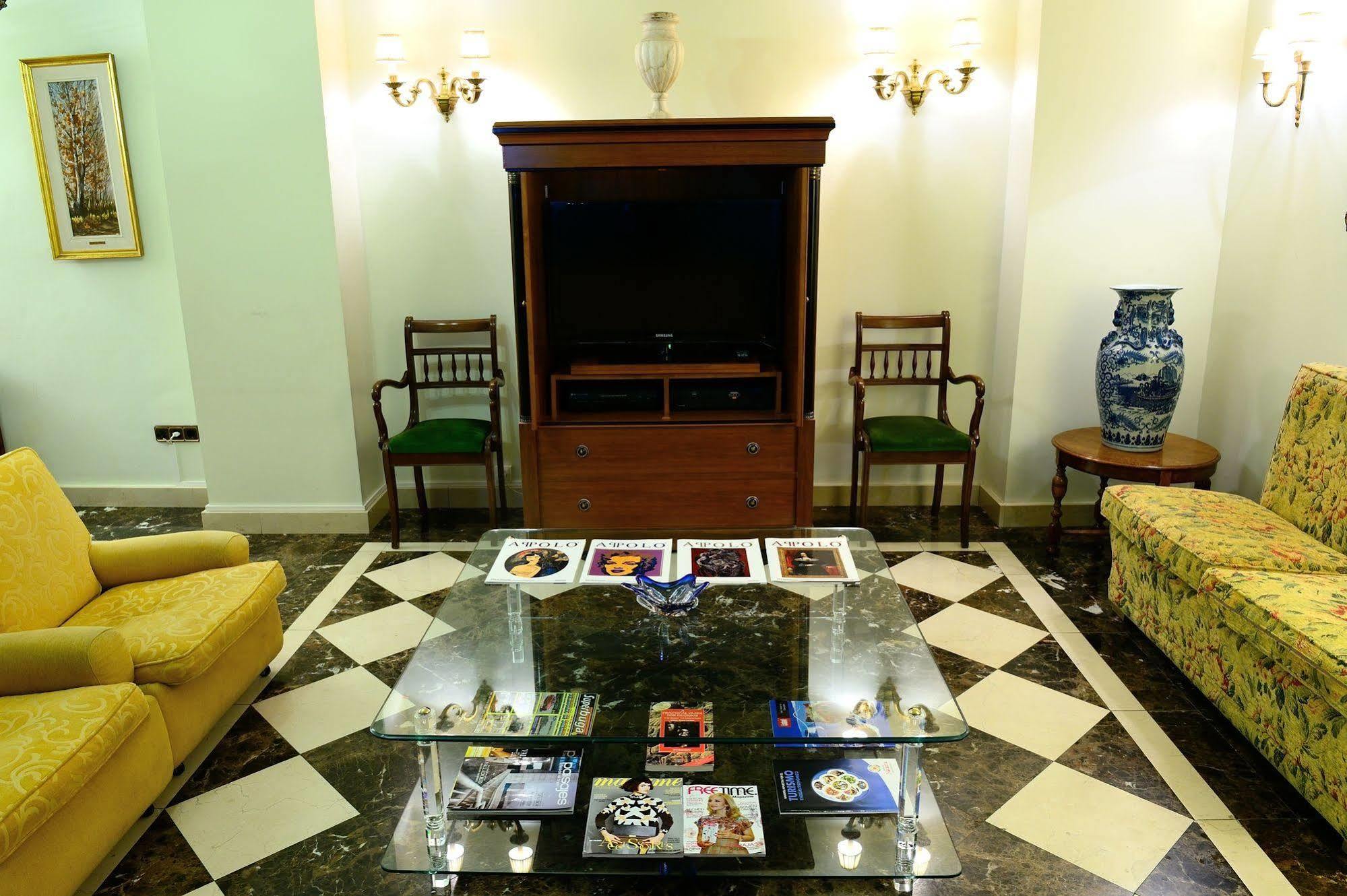 Hostal Arriazu ปัมโปลนา ภายนอก รูปภาพ