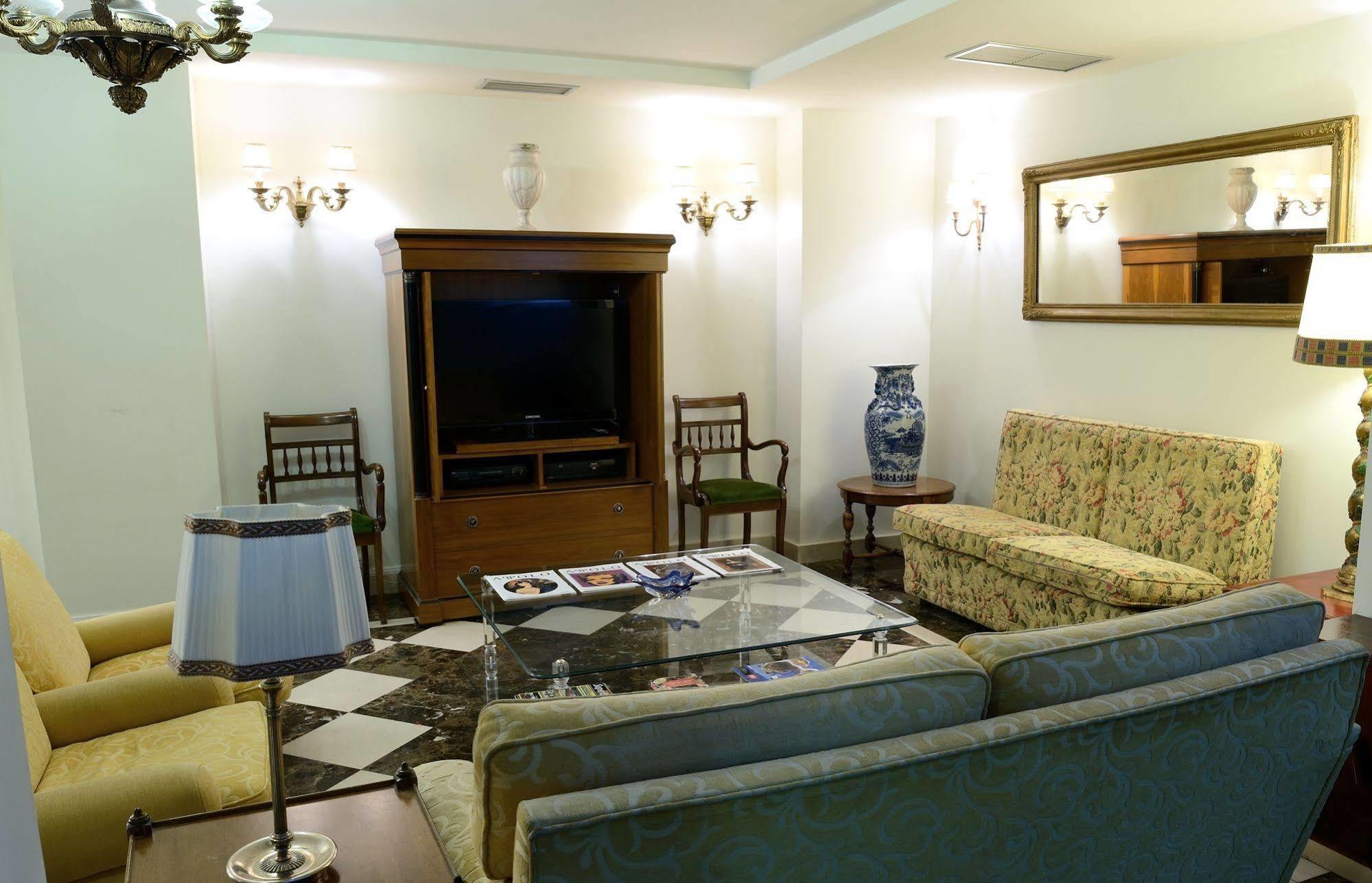 Hostal Arriazu ปัมโปลนา ภายนอก รูปภาพ