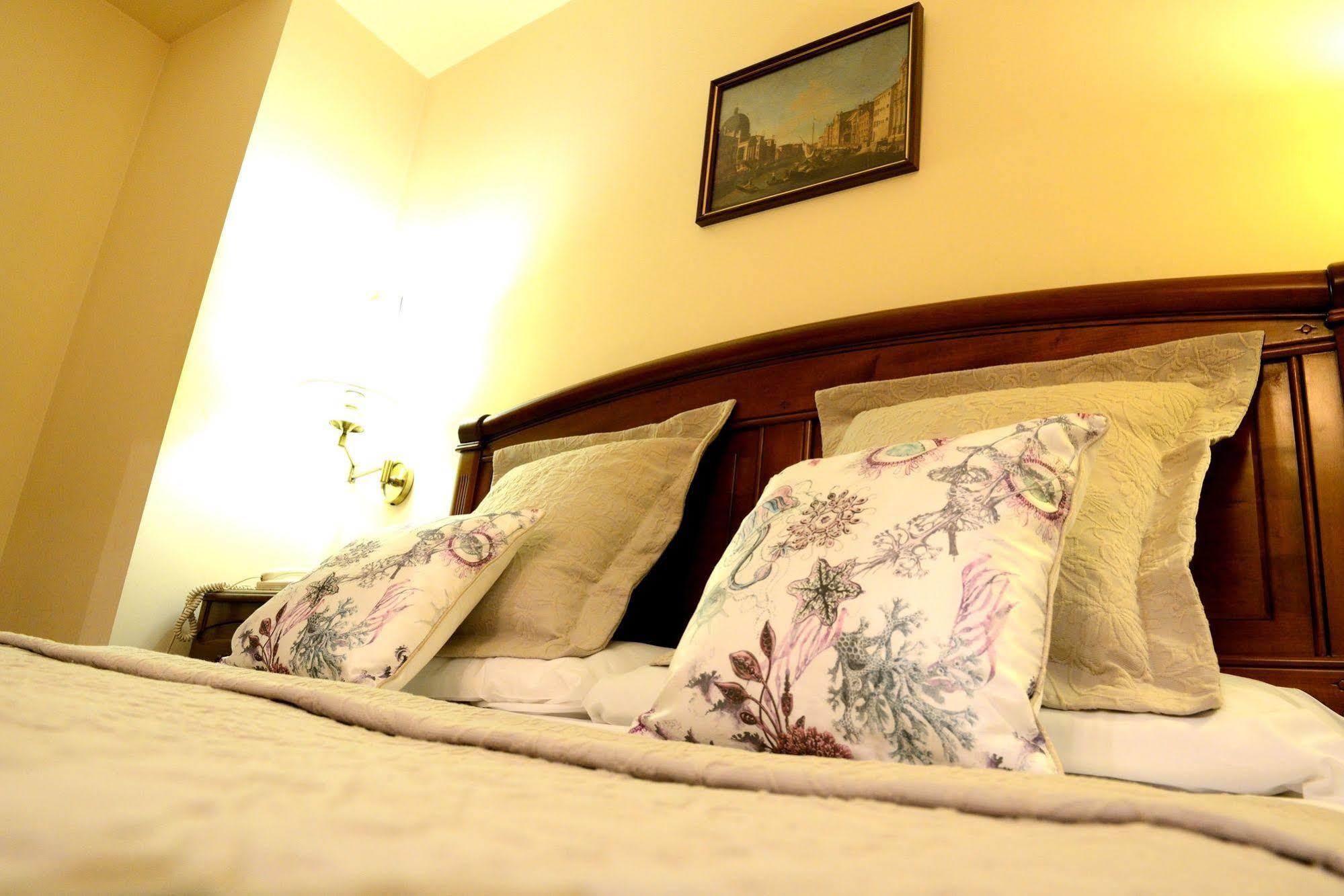 Hostal Arriazu ปัมโปลนา ภายนอก รูปภาพ