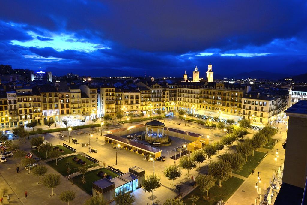 Hostal Arriazu ปัมโปลนา ภายนอก รูปภาพ